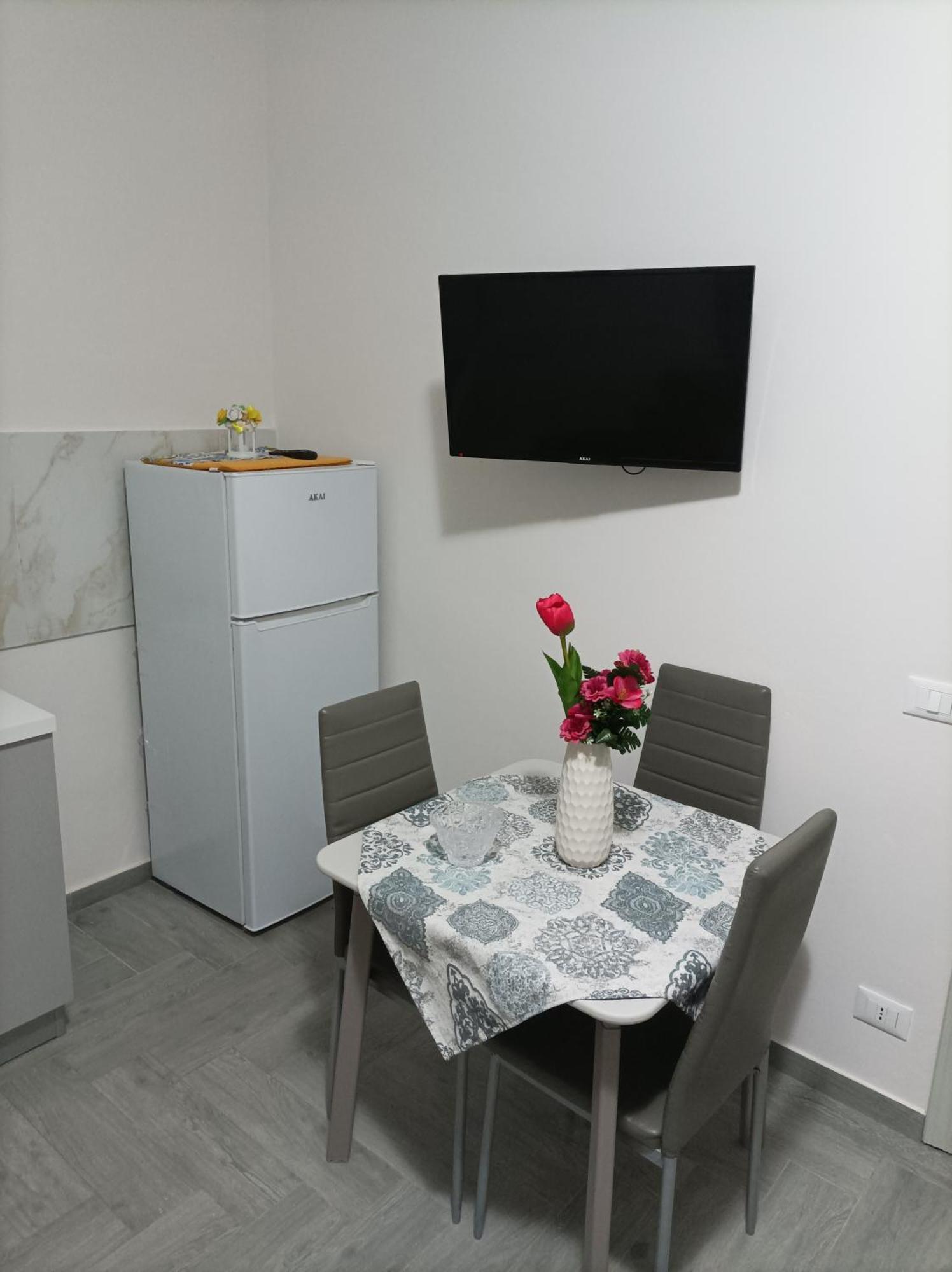 La Casetta 2.0 แตร์มินิ อิเมเรเซ ภายนอก รูปภาพ